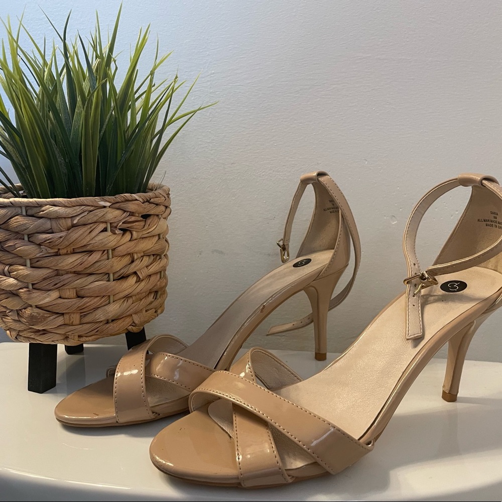Daria| Nude heels size 8m